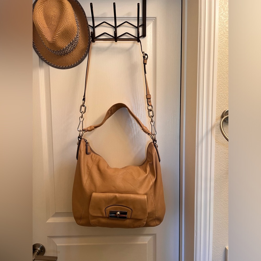 Kristin Coach Light Tan leather Handbag - Picture 4 of 8